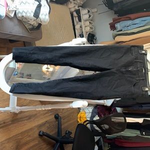 Black Levi’s skinny jeans